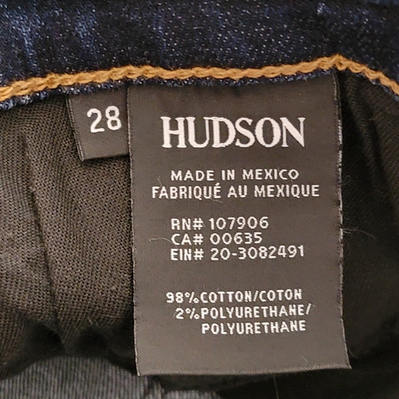 Hudson Amelia Cuffed Knee Shorts - Picture 4 of 11